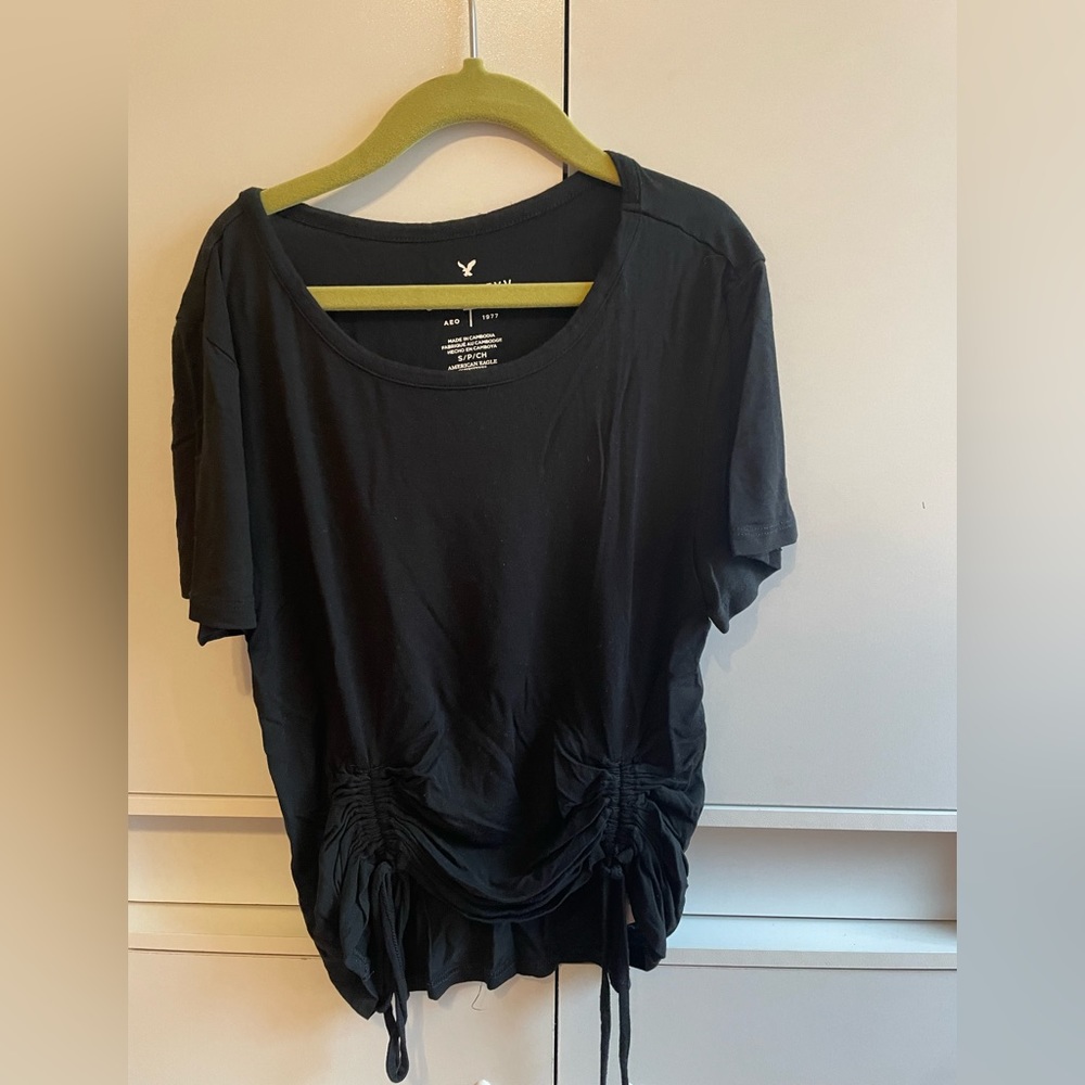 Short black sleeve crop top with scrunched bottom ties